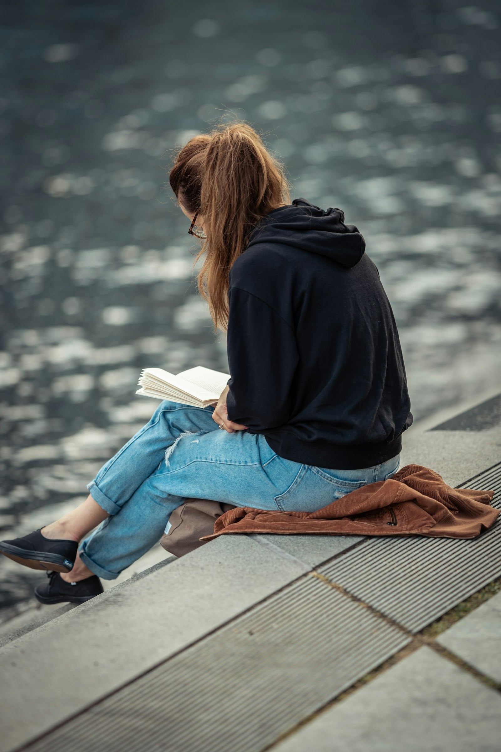 Woman focused and sharp — cognitive clarity in midlife